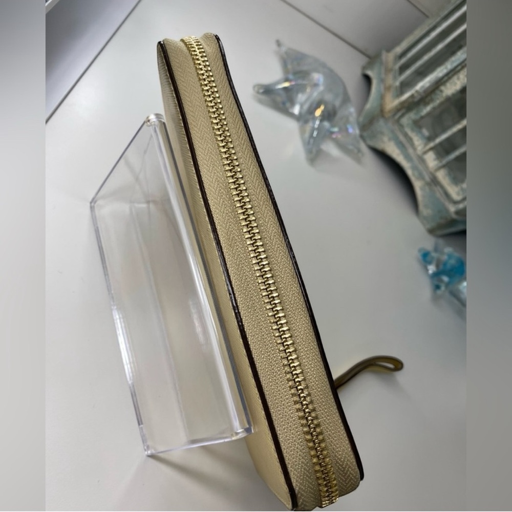 Kate Spade Storybook lining Gold Metallic Wristlet Wallet EUC - Picture 14 of 16